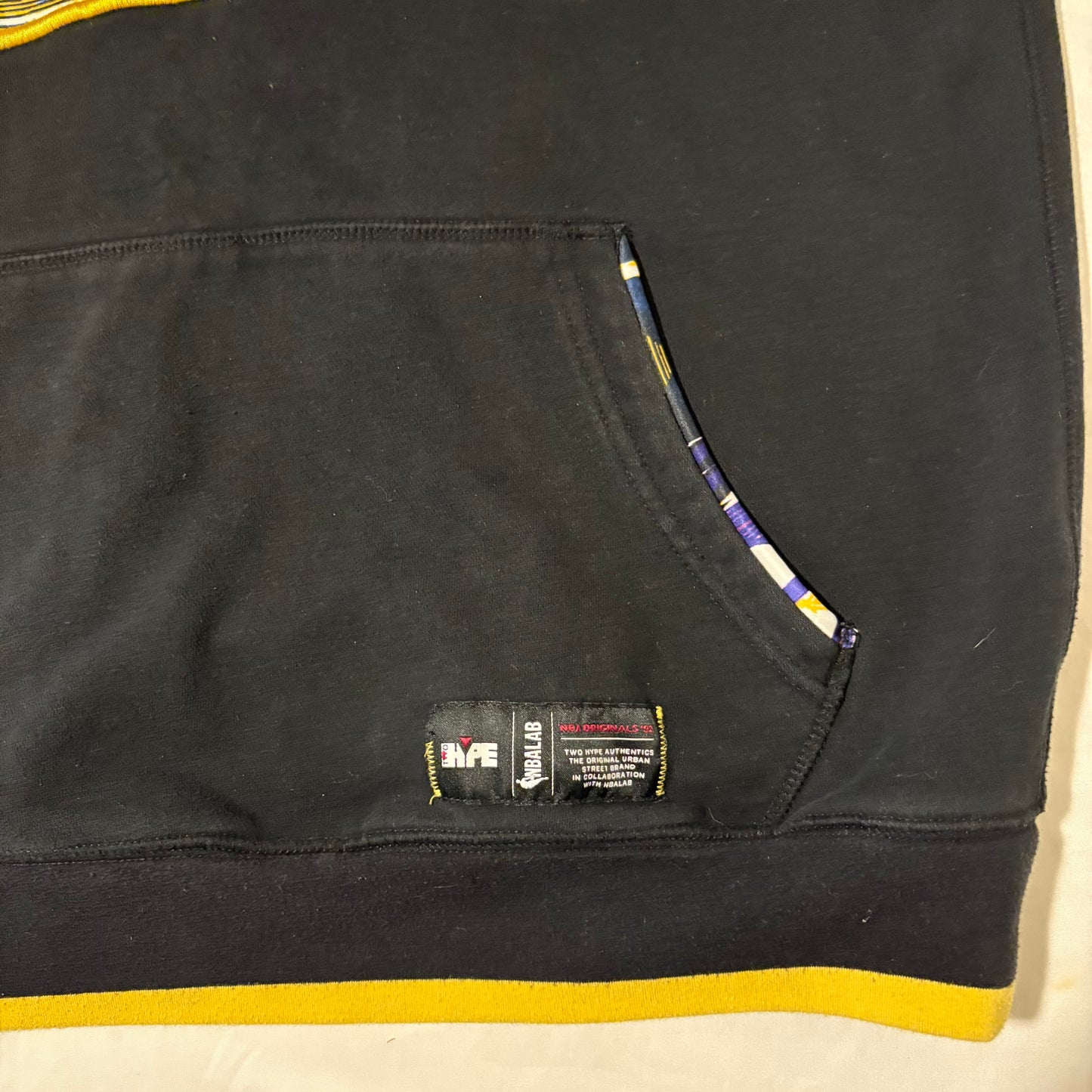 Los Angeles Lakers Hoodie Men’s XL NBA Hype Tribal Print Pullover Black Gold