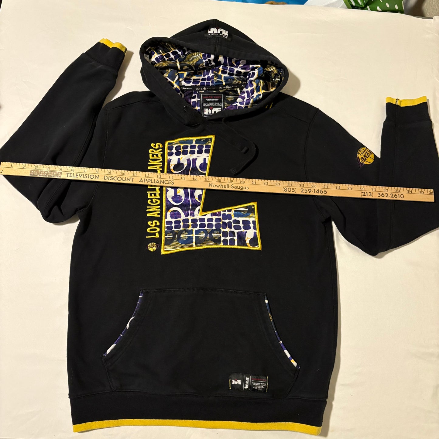 Los Angeles Lakers Hoodie Men’s XL NBA Hype Tribal Print Pullover Black Gold