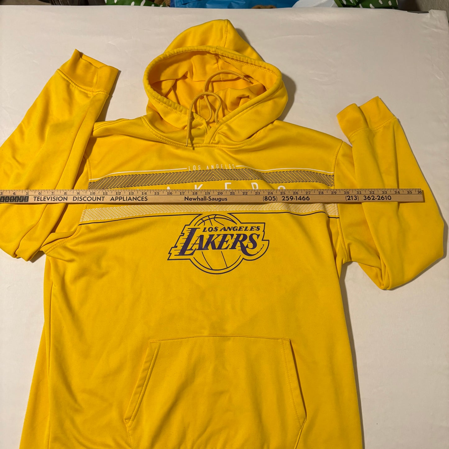 Los Angeles Lakers Hoodie Mens L Yellow Pullover Sweatshirt NBA Fan Apparel