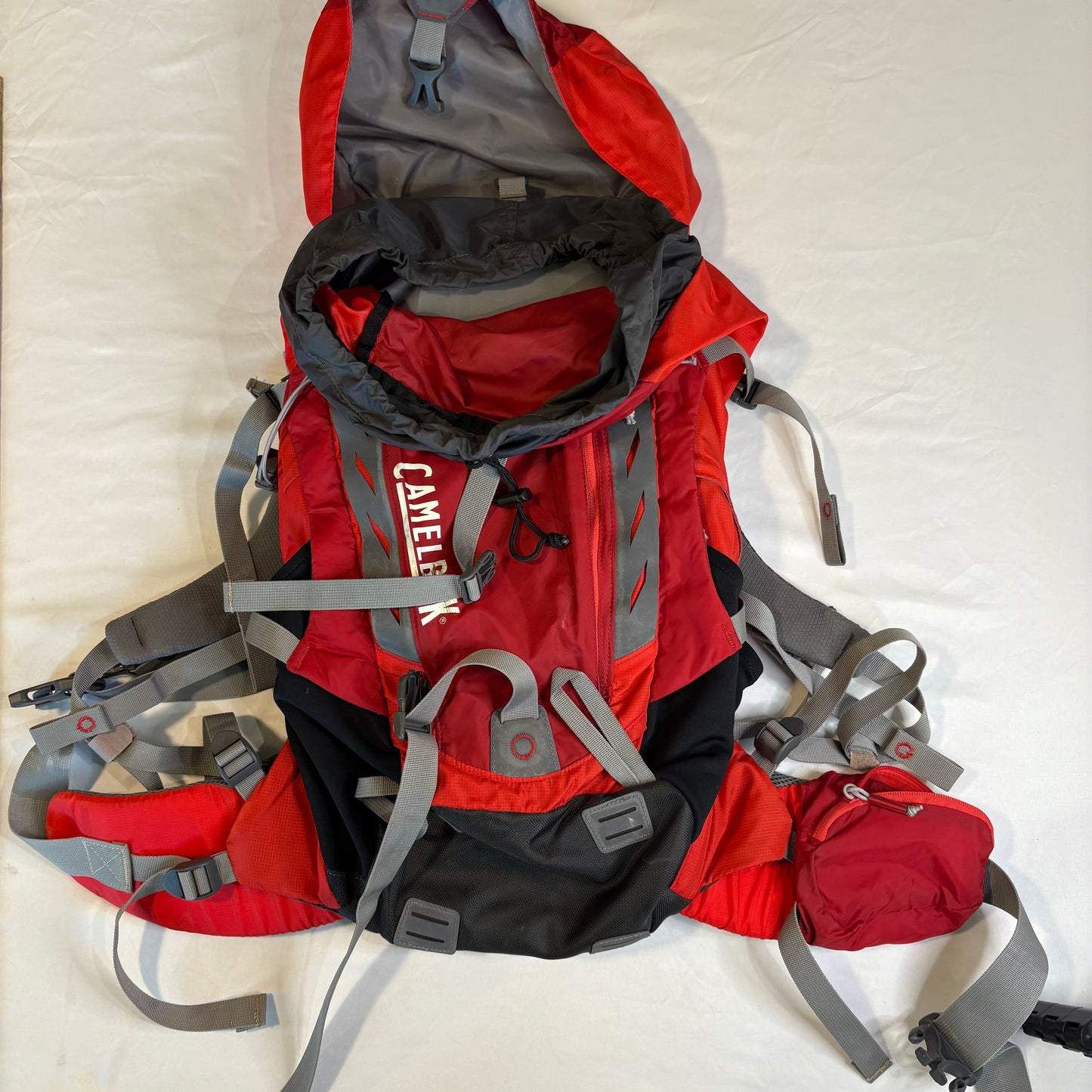 CamelBak Vantage 35L Hydration Backpack Red Gray Hiking Pack Frame Support Outdoor