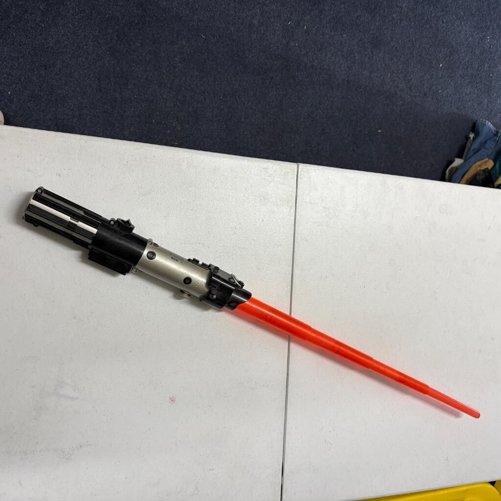 Star Wars Darth Vader Lightsaber Toy Hasbro 2006 Red Retractable Blade