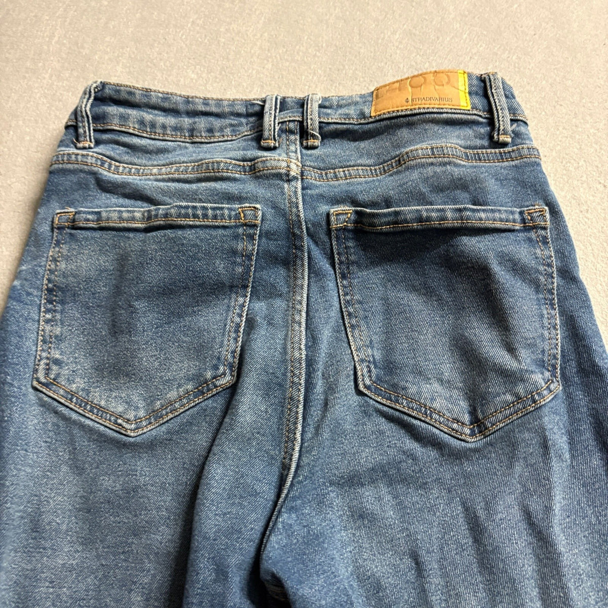 Stradivarius Womens High Waist Mom Jeans Blue Denim Slim Tapered Size US 4 26x28