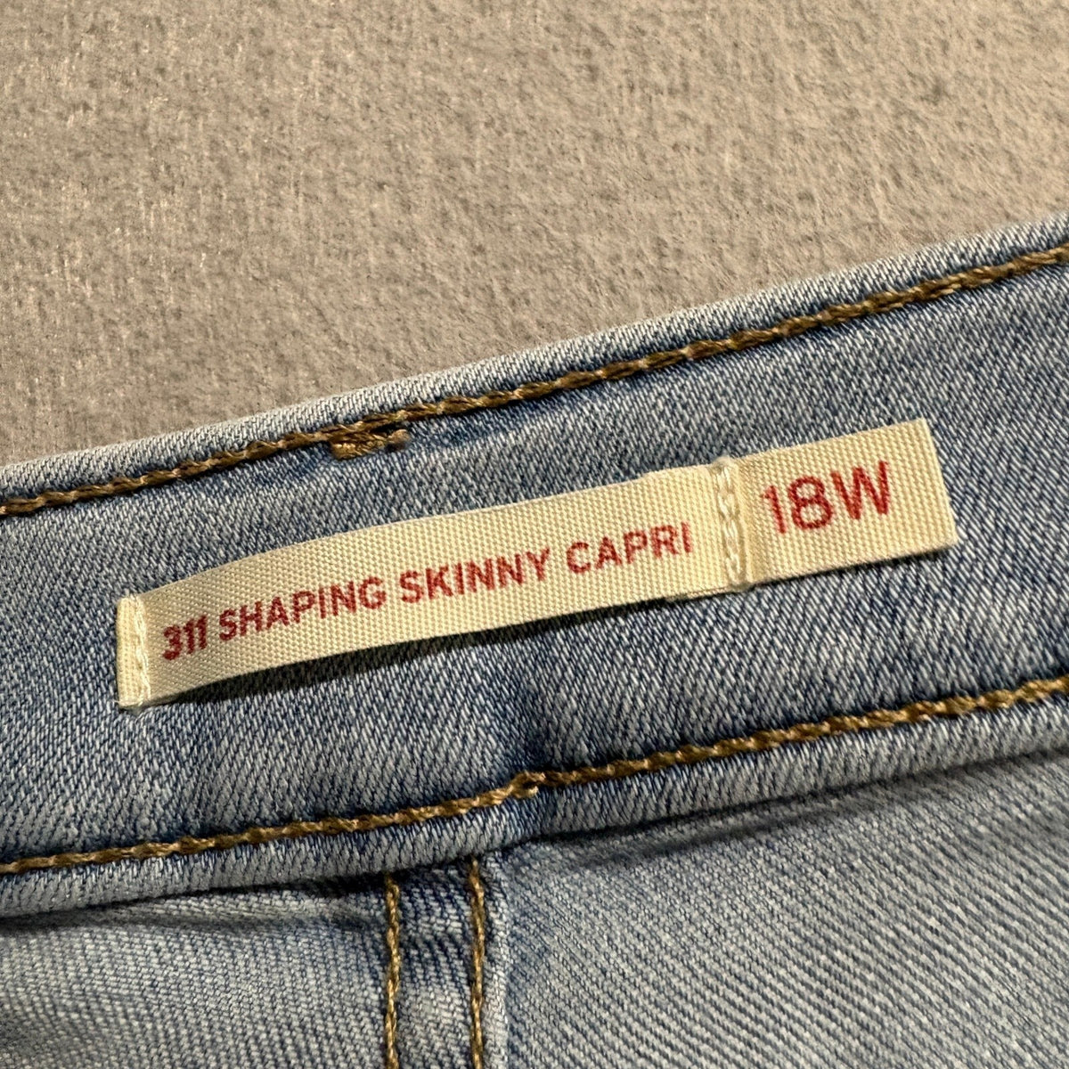 Levis 311 Shaping Skinny Capri Jeans Womens 18W Light Wash Denim Stretch Crop