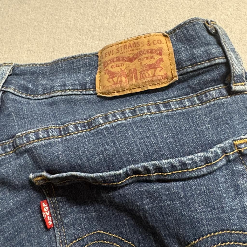 Levi's Classic Straight Jeans Womens Size 8S W29 L28 Medium Wash Stretch Denim