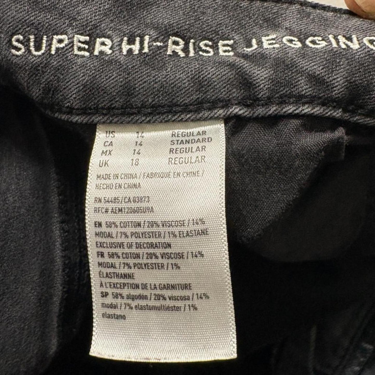 American Eagle Super Hi-Rise Jegging Womens 14 Black Distressed Ripped Knee