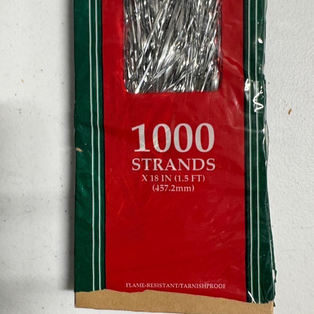 Vintage Santas Best Christmas Icicles Silver Tinsel 1000 Strands 18 Inch 1997