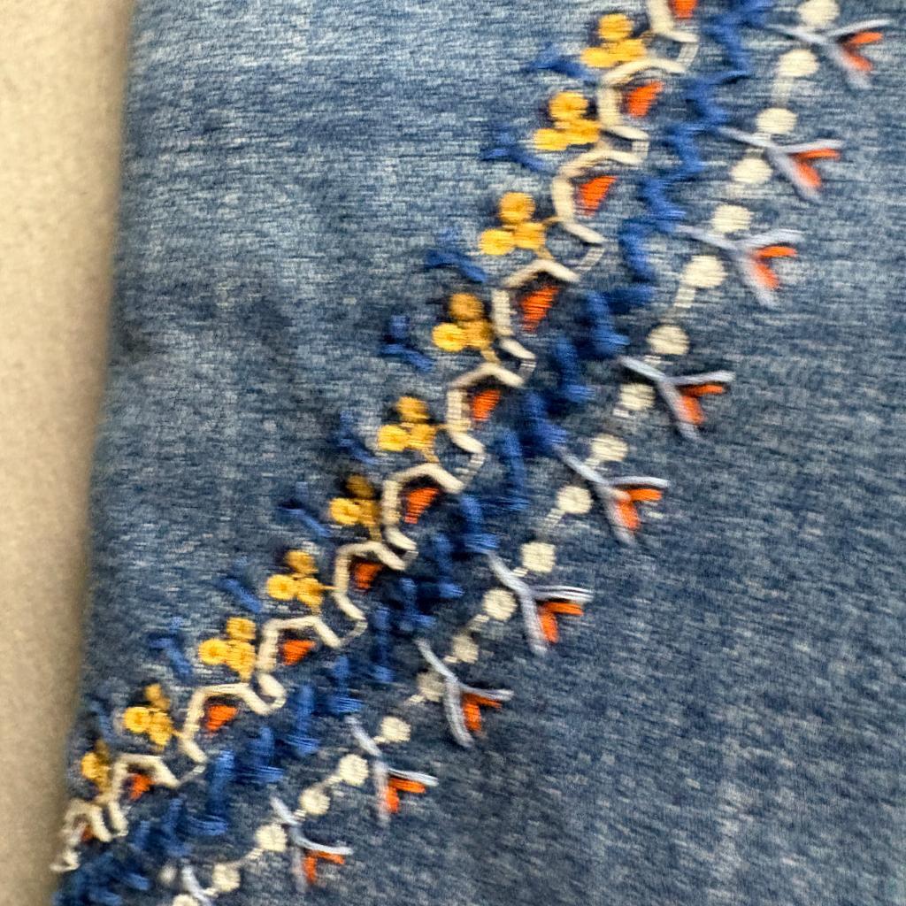 Chicos So Slimming Girlfriend Slim Leg Crop Jeans Embroidered Size 0.5 US 6 Blue