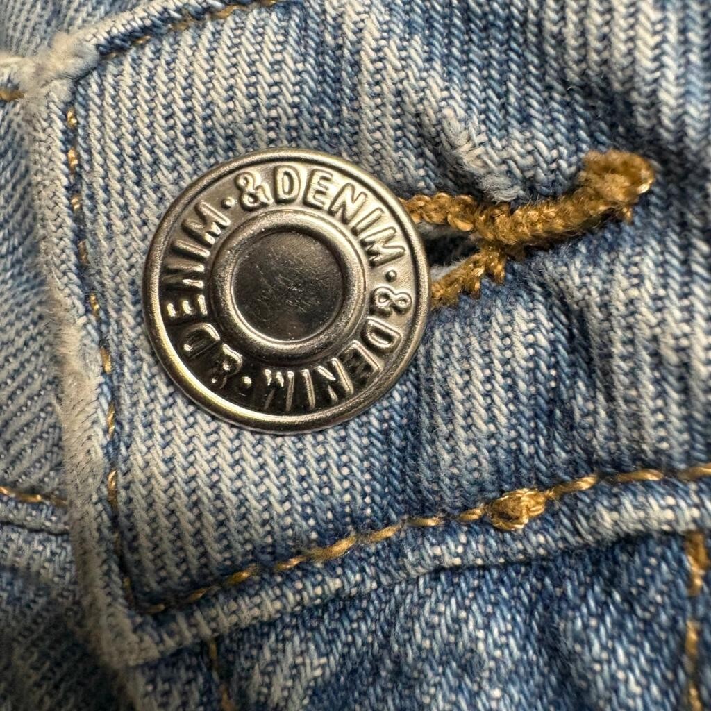 H&M &Denim Wide Ultra High Waist Jeans Womens US 2 Light Blue Raw Hem Distressed