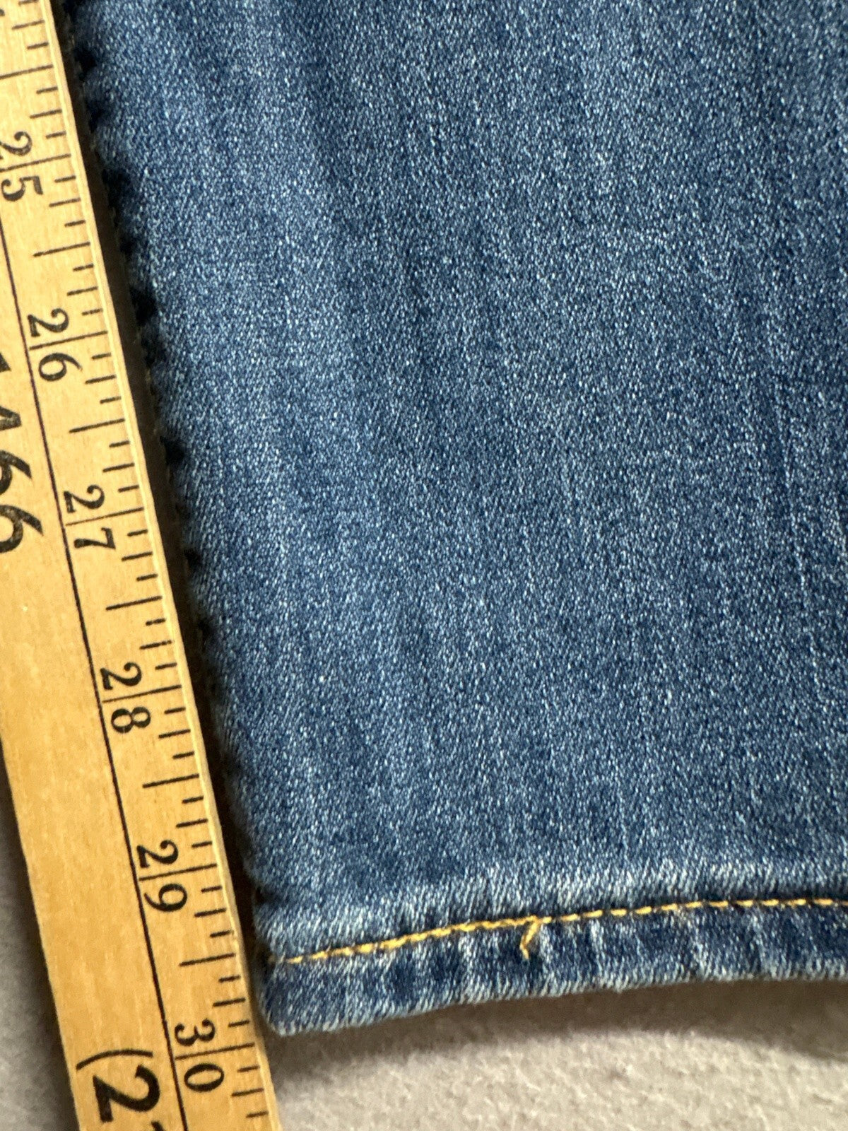 Signature by Levi Strauss Co Gold Label Womens Mid Rise Skinny Jeans Size 6L W28