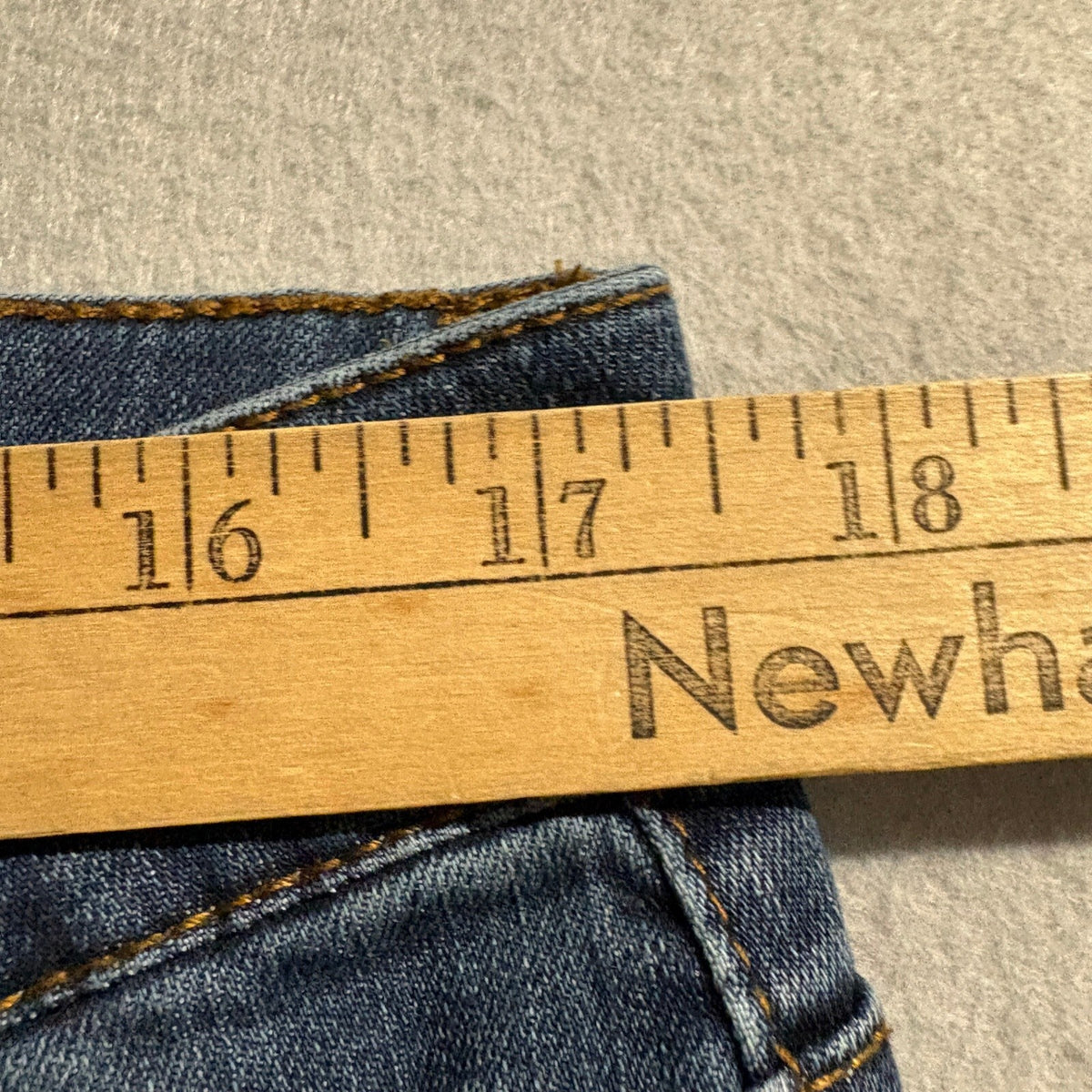 KUT from the Kloth Blue Jeans Womens Size 12 Straight Leg Medium Wash Stretch