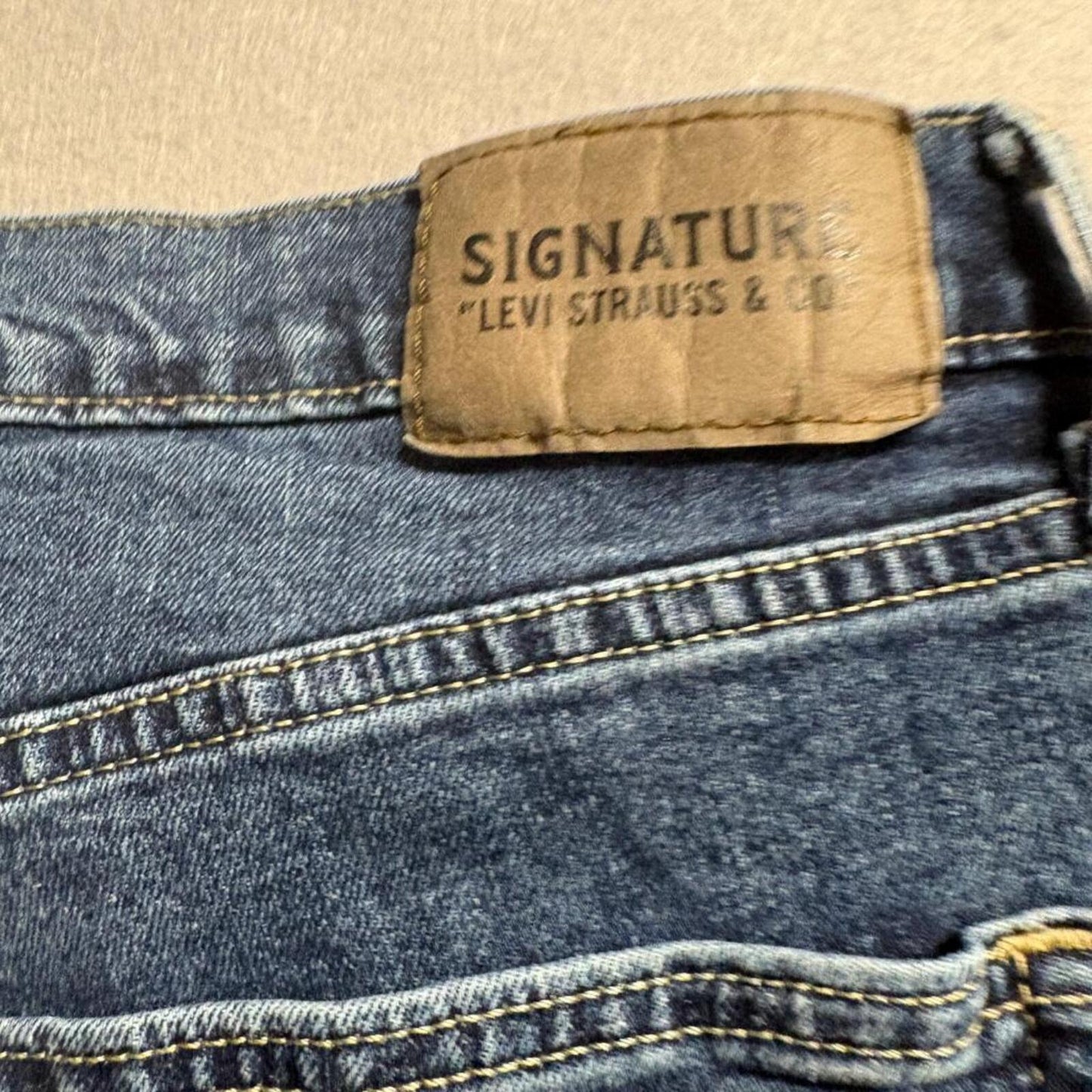 Signature by Levi Strauss Co Mens Jeans 34x32 S61 Relaxed Fit Blue Denim