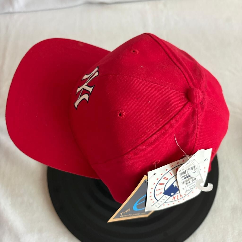 New York Yankees MLB Cap Hat Red White Logo Crosscap Vintage Style Hook Loop