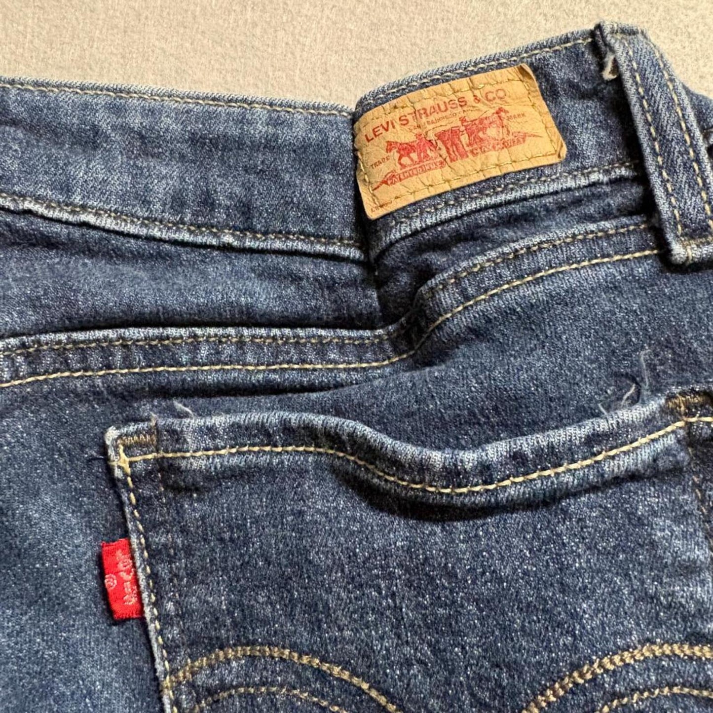 Levis 524 Too Superlow Jeans Womens 9 Short Blue Denim Low Rise Slim Straight