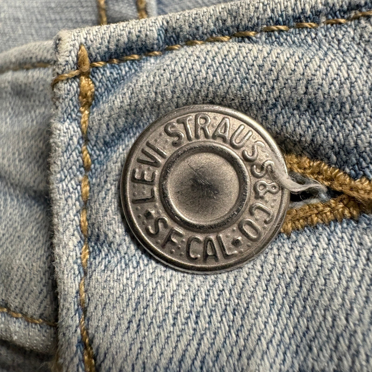 Levis Boyfriend Jeans Womens 28 Light Wash Blue Denim W28 L27