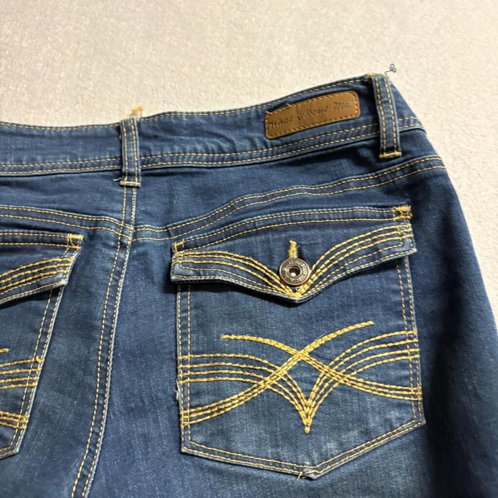 WAM What About Me Distressed Crop Jeans Womens Size 5/6 Blue Denim Cuffed