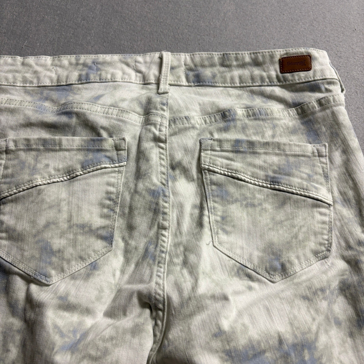 Skinnygirl Maggie Skinny Ankle Jeans Womens Size 30 / 10 Tie Dye Raw Hem Denim