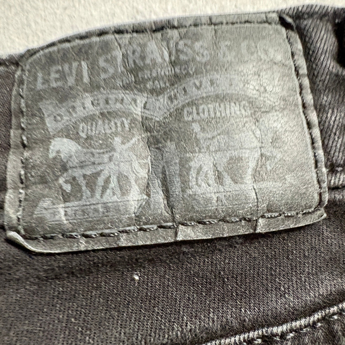 Levi's 311 Shaping Skinny Jeans Womens W28 L30 Black Denim Mid Rise Stretch