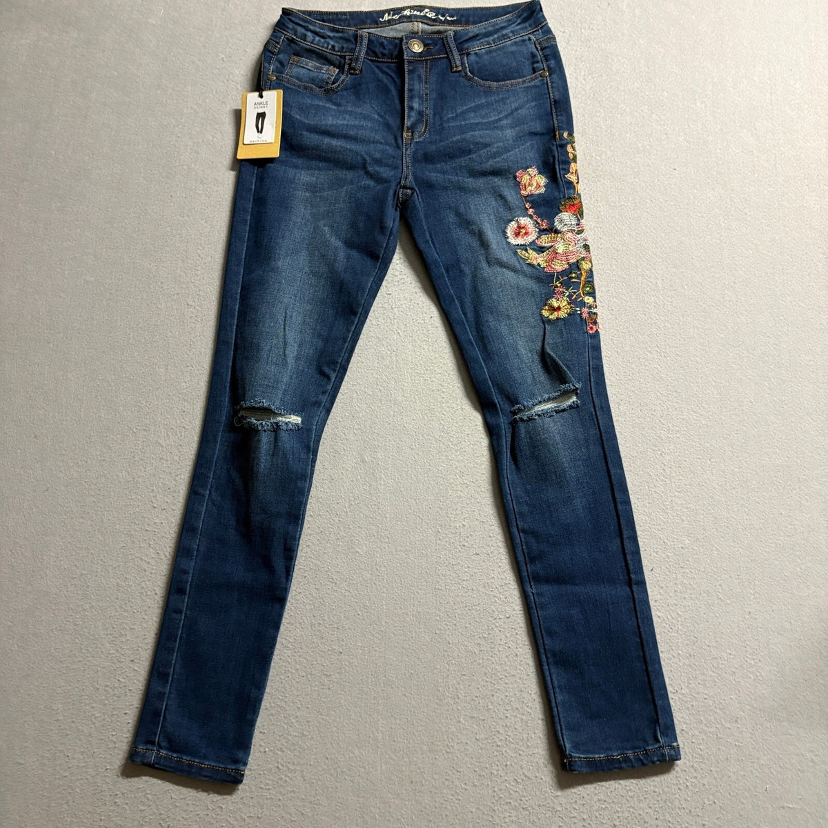 Machine Jeans Womens Floral Embroidered Ankle Skinny Jeans Distressed Size 3 NWT