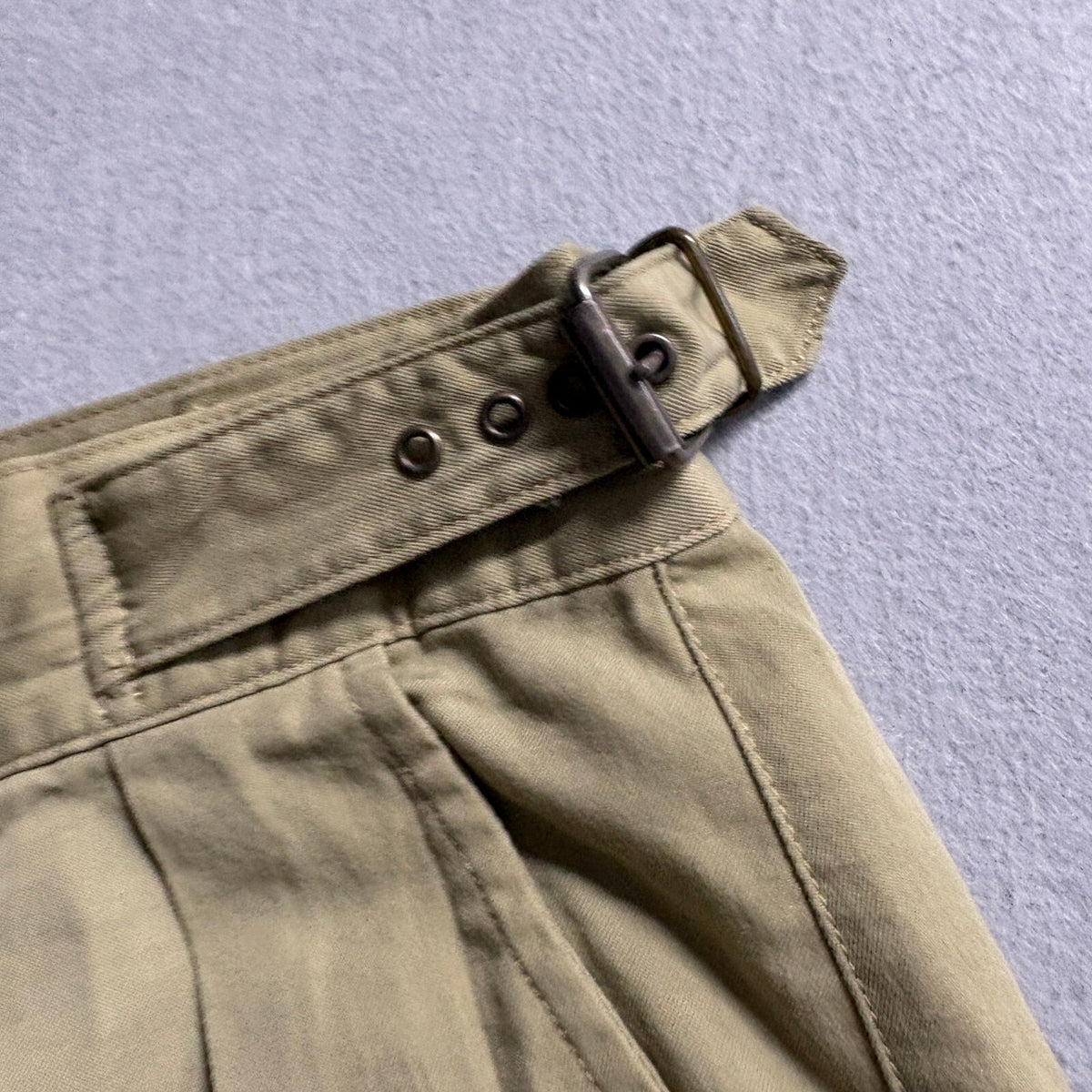 TravelSmith Mens 34 Khaki Tan Pleated Gurkha Side Buckle Nylon Travel Shorts
