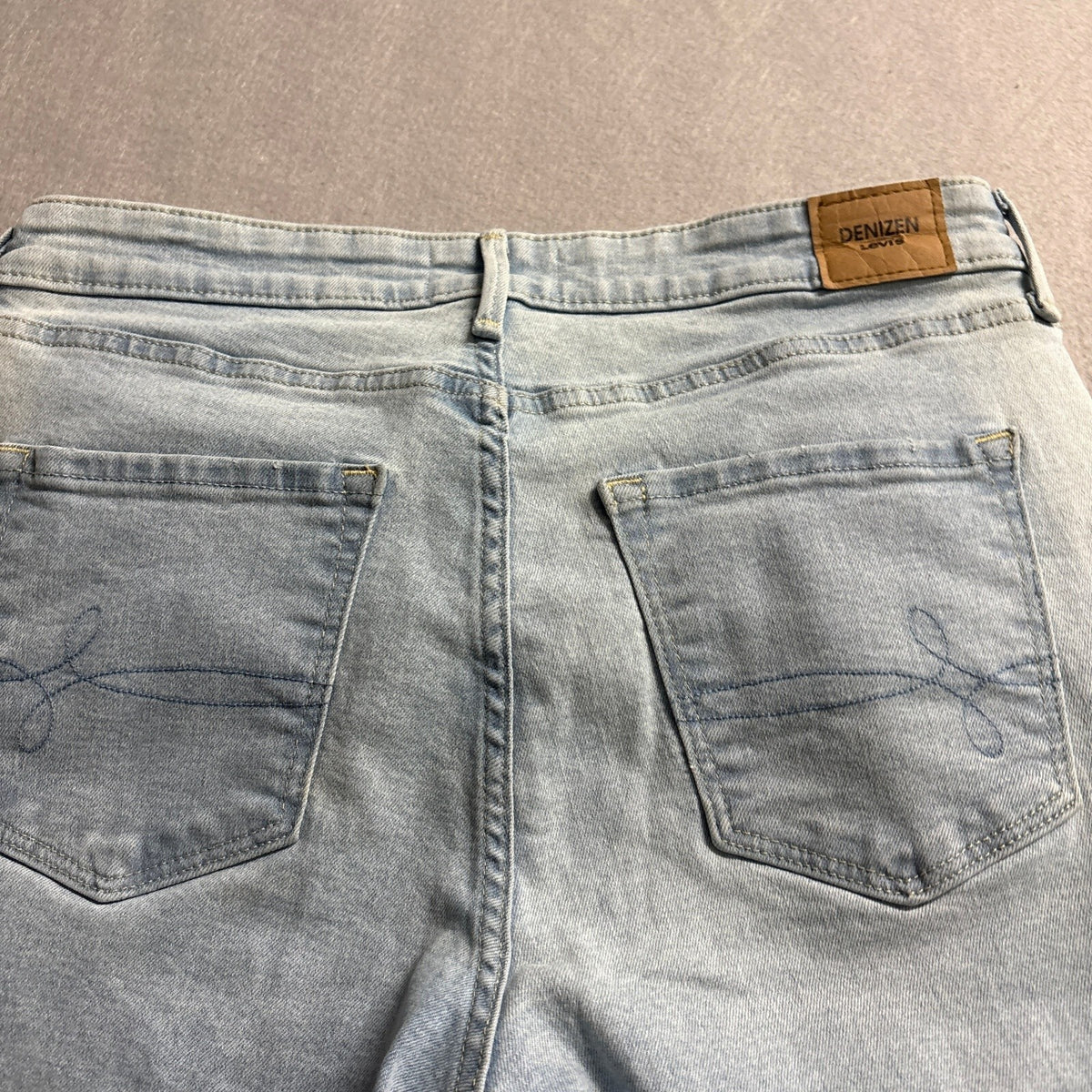 Denizen From Levis Womens Size 10 Mid Rise Boyfriend Jeans Distressed Light Wash