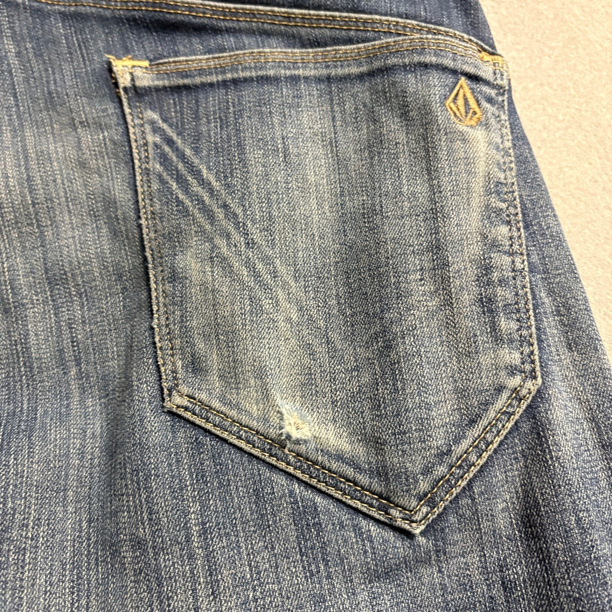 Volcom Riser Tapered Fit Jeans Mens Size 33 Blue Denim Skate Stretch Pants