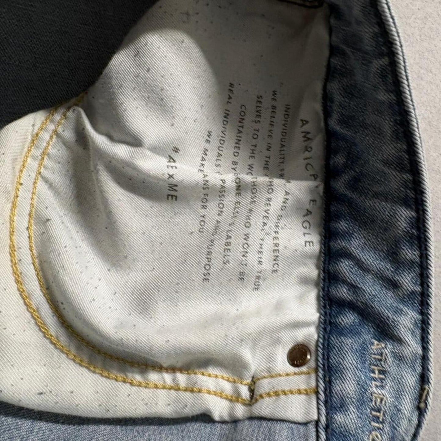 American Eagle Airflex Athletic Fit Distressed Jeans Mens 40x30 Light Wash Blue