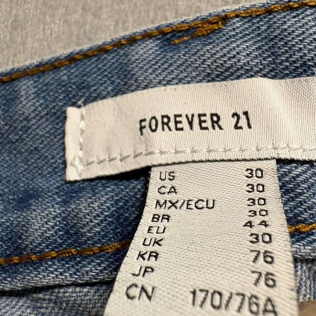 Forever 21 Women Blue Denim Cargo Jogger Pants Size 30 Elastic Cuff High Rise