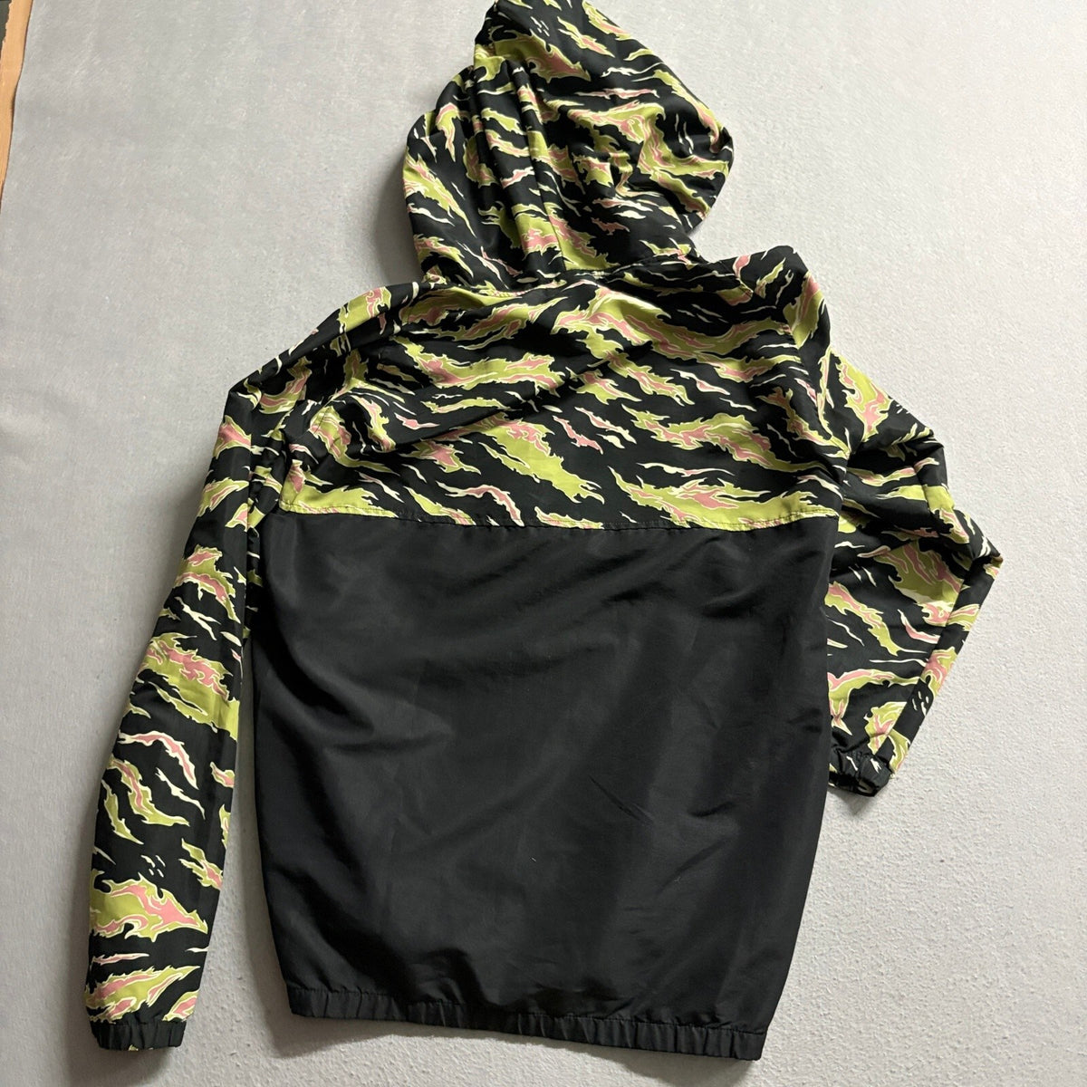 Asphalt Yacht Club AYC Windbreaker Jacket Mens Medium Tiger Camo 1/2 Zip