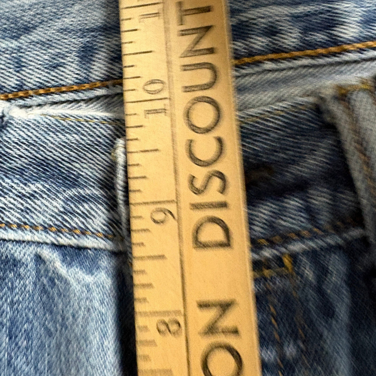 Levis 501 Original Fit Jeans Mens 31x30 Light Wash Button Fly Denim Blue