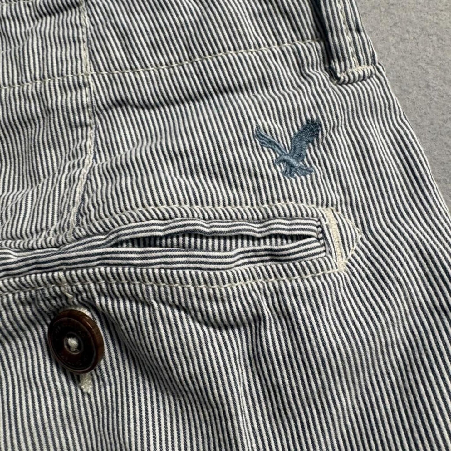 American Eagle Classic Shorts Mens 32 Blue White Seersucker Striped Cotton Chino