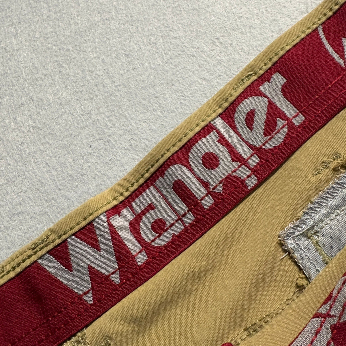Wrangler Outdoor Cargo Shorts Mens Size 48 Beige Tan Stretch Nylon Utility