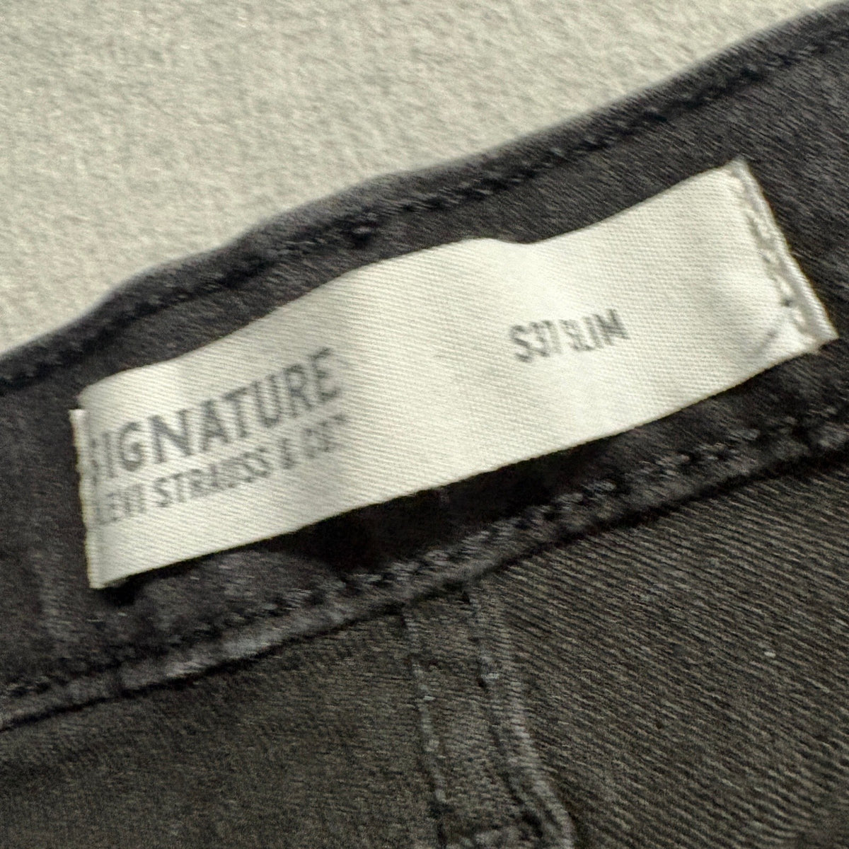 Signature by Levi Strauss Co Mens S37 Slim Jeans Black Denim 32x28