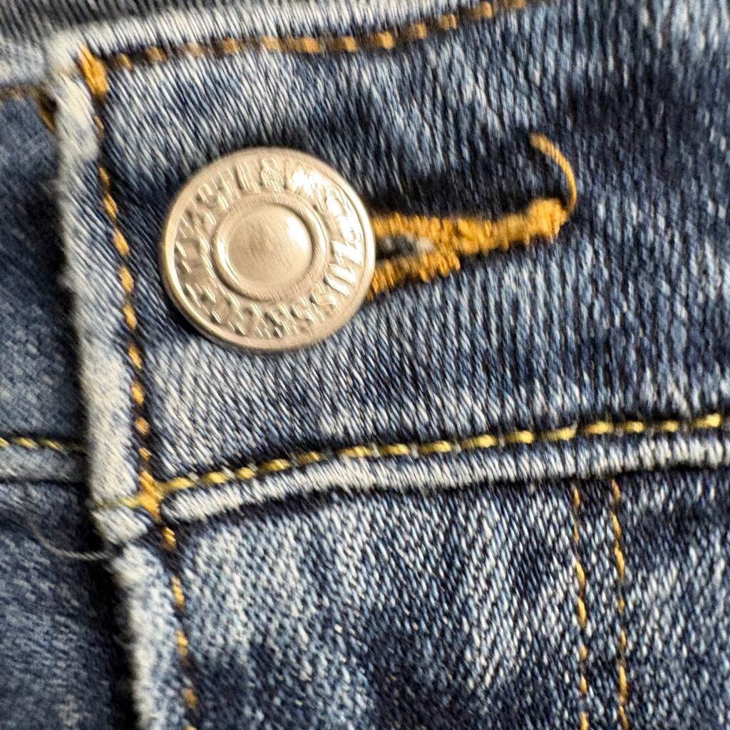 Levi's 811 Curvy Skinny Jeans Womens 31 Blue Denim Distressed Ripped Stretch