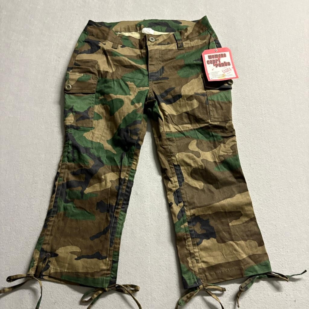 Rothco Womens Camo Capri Pants Size 9/10 Low Rise Cargo Woodland Camouflage New