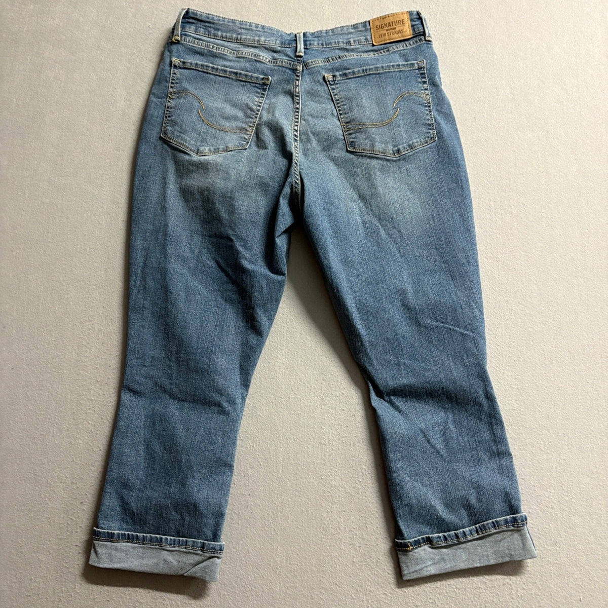 Signature by Levi Strauss & Co Women Size 14 Mid-Rise Capri Denim Jeans Blue