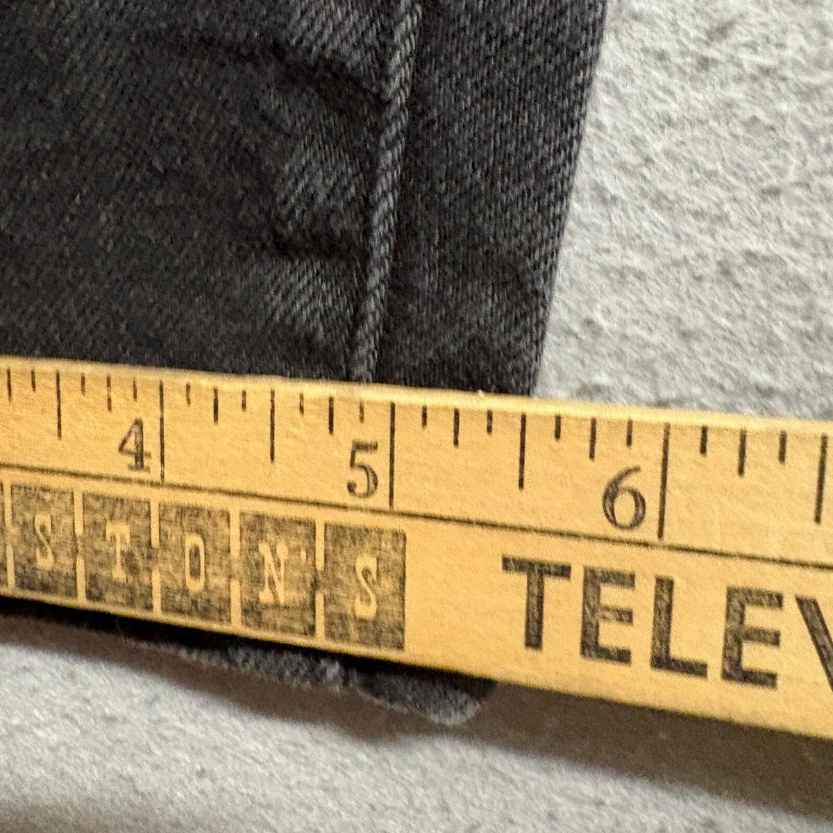 Levis High Waisted Taper Jeans Womens Size 25 W25 L29 Black Pleated Denim