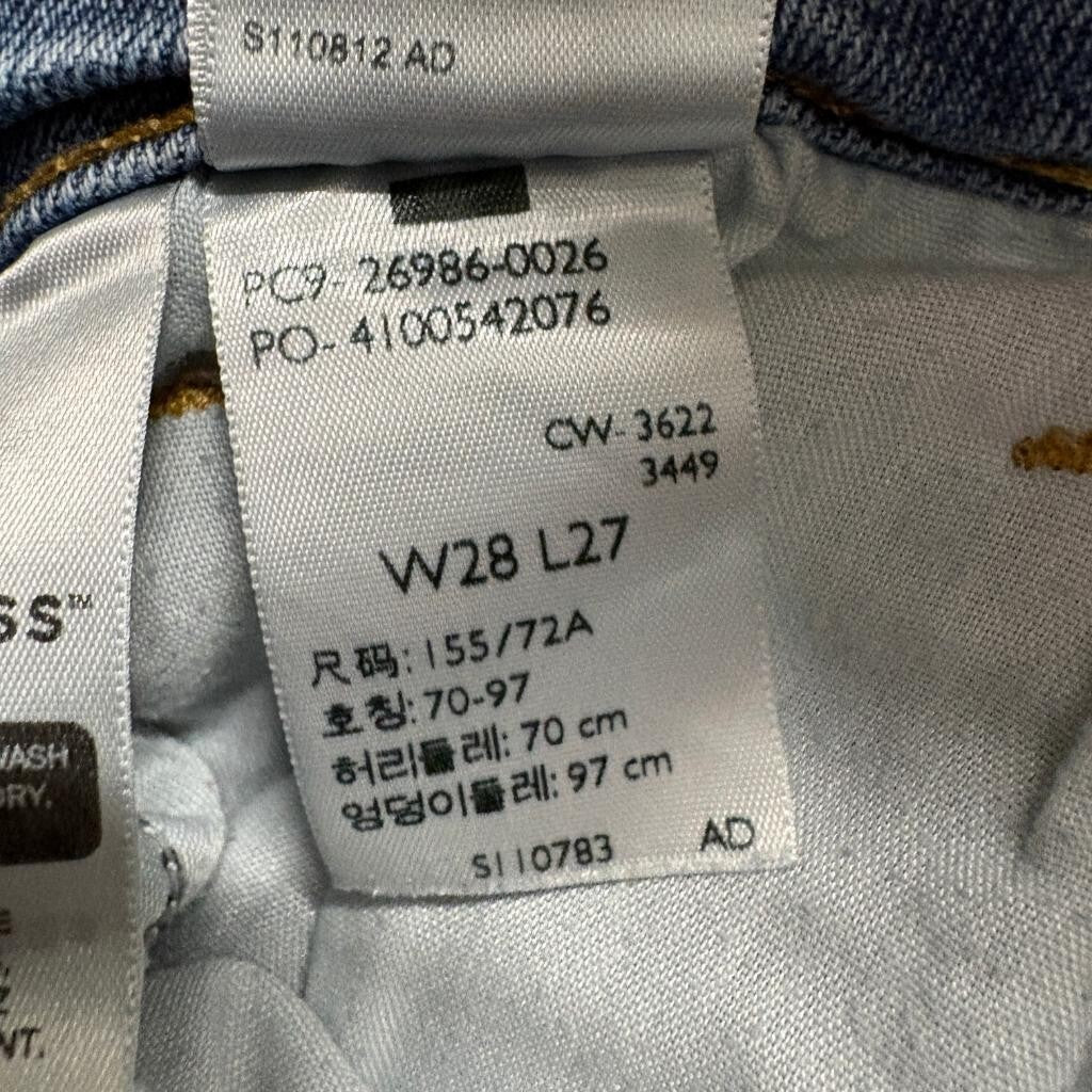 Levis High Waisted Mom Jeans Womens 28 Blue Stretch Denim Tapered Leg W28 L27