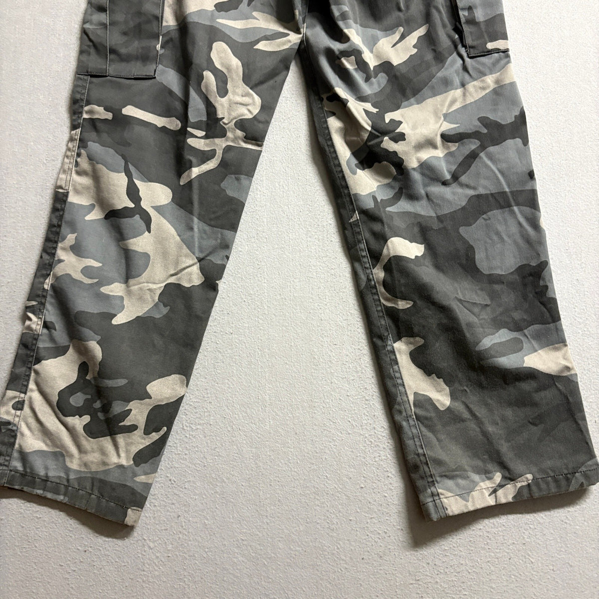 Mil-Tec Mens Camo Cargo Pants Size Medium Gray Urban Camouflage BDU Combat