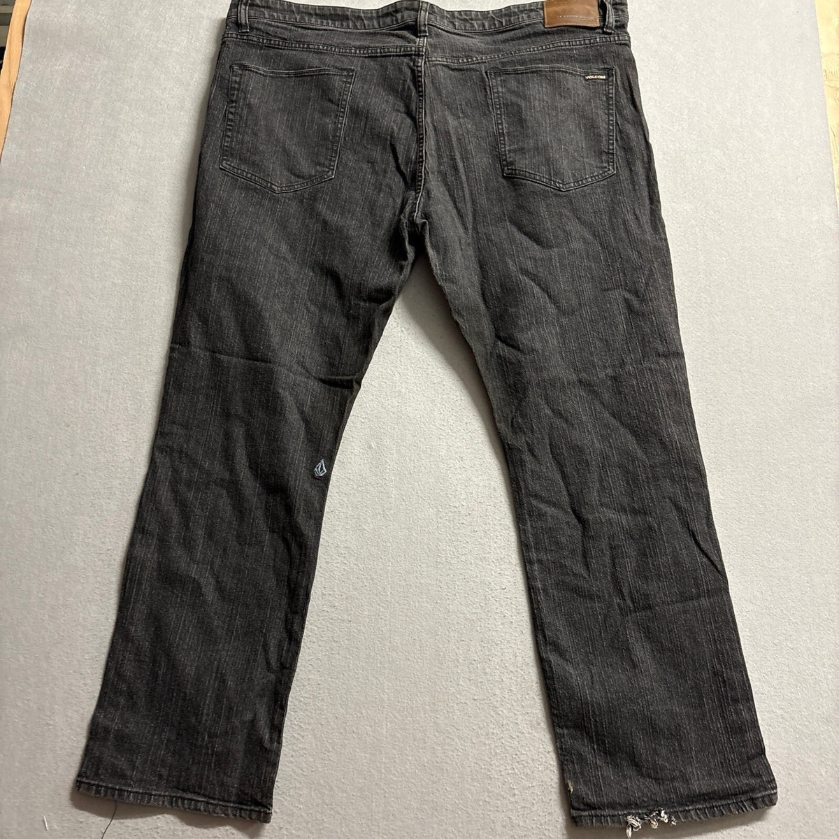 Volcom Solver Modern Straight Jeans Mens 46x30 Black Faded Denim Pants