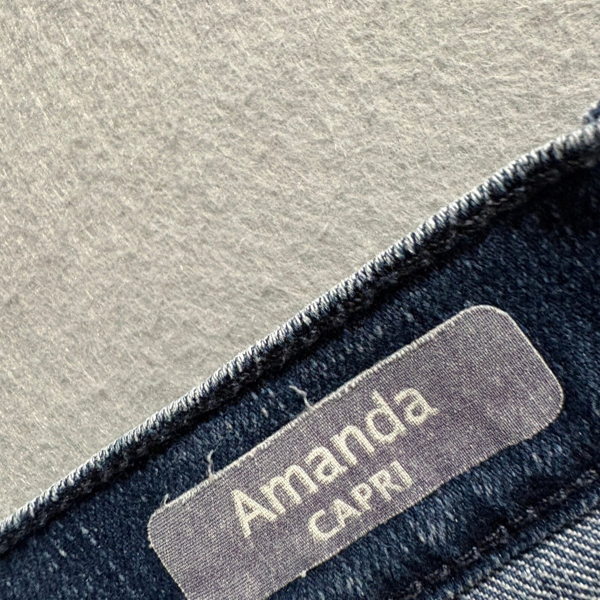 Gloria Vanderbilt Amanda Capri Jeans Womens Size 6 Blue Denim Cuffed Crop Pants