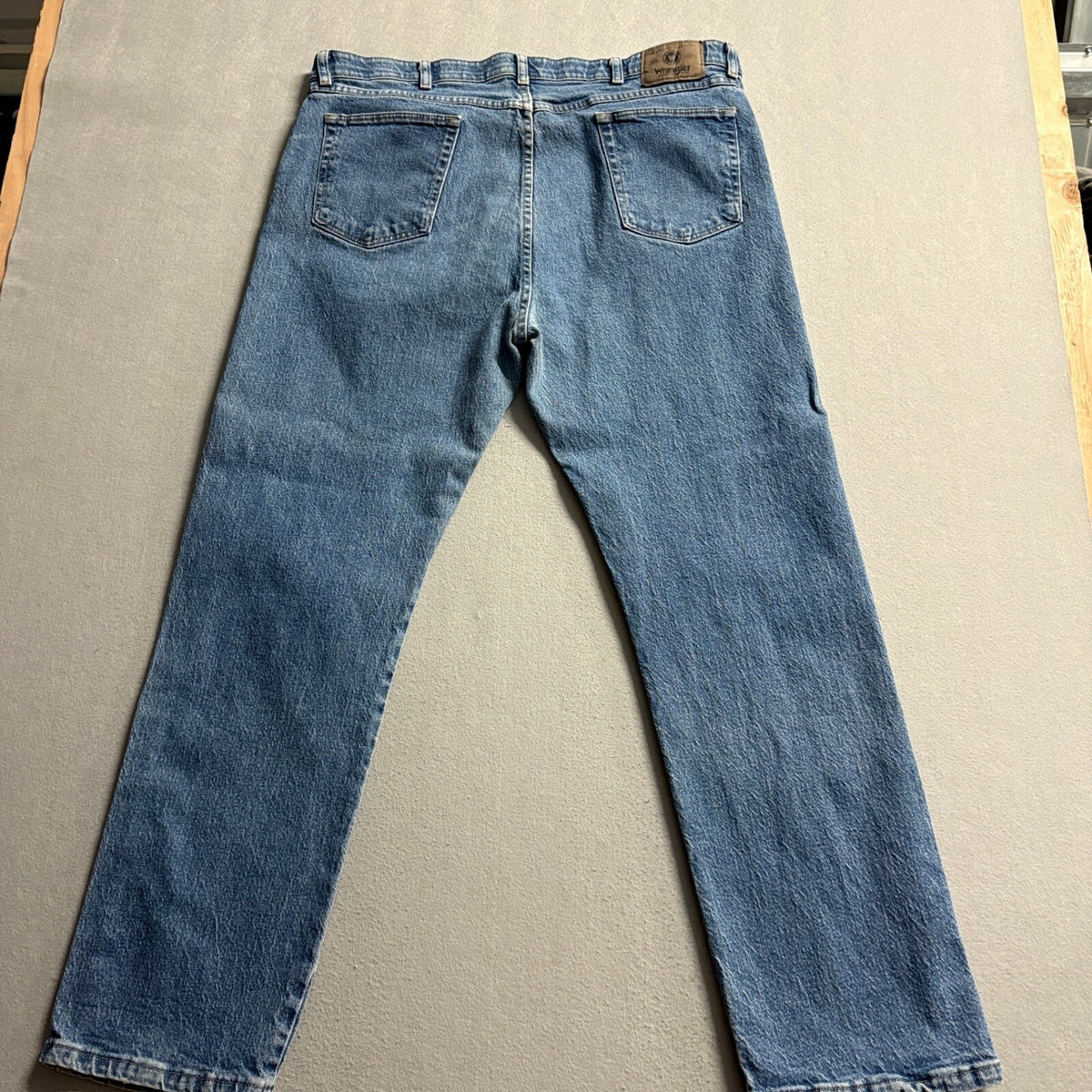 Wrangler Authentic Mens Jeans 40x32 Regular Fit Medium Wash Denim Stretch