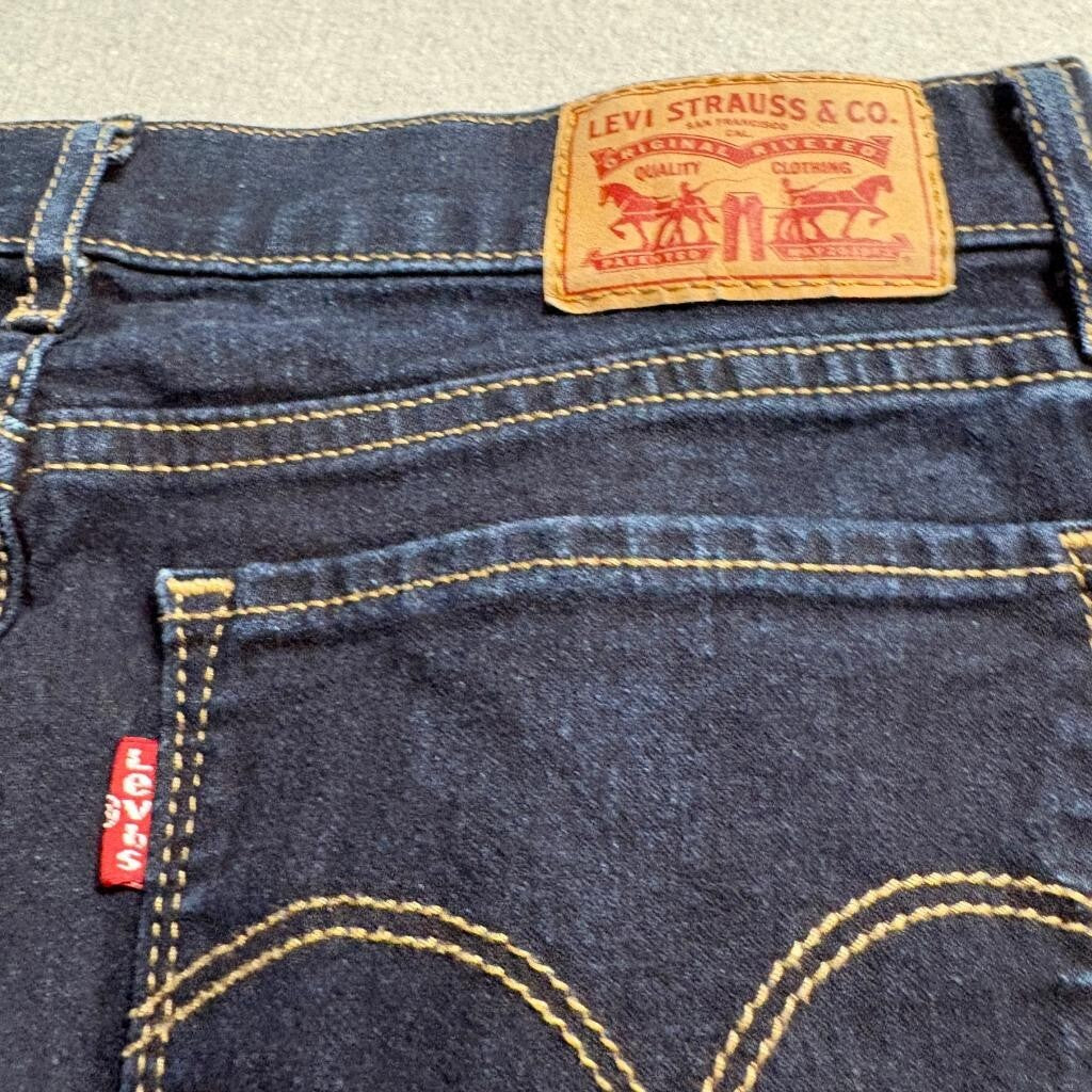 Levis 711 Skinny Jeans Womens 27x30 Dark Wash Blue Denim Mid Rise Stretch