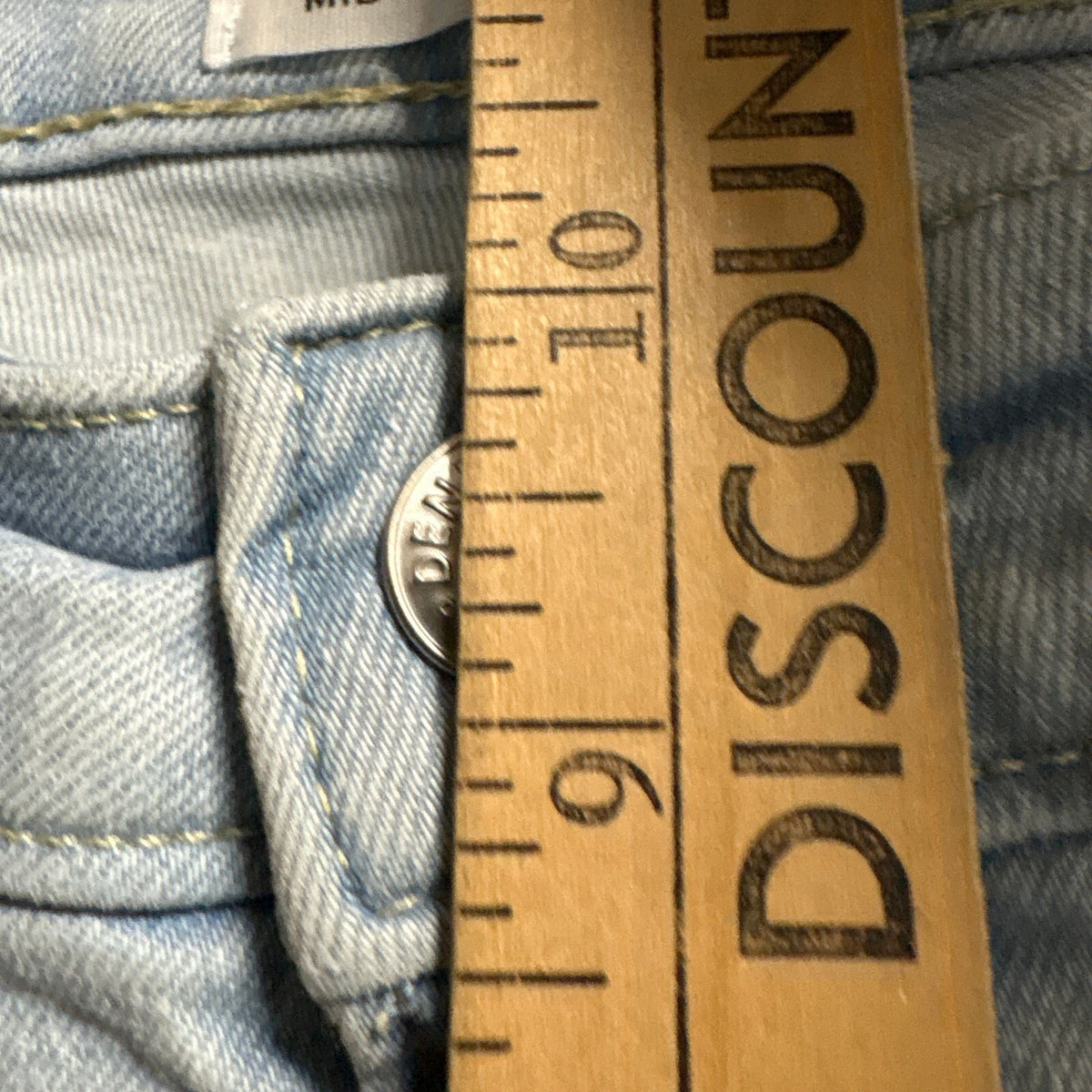 Denizen From Levis Womens Size 10 Mid Rise Boyfriend Jeans Distressed Light Wash