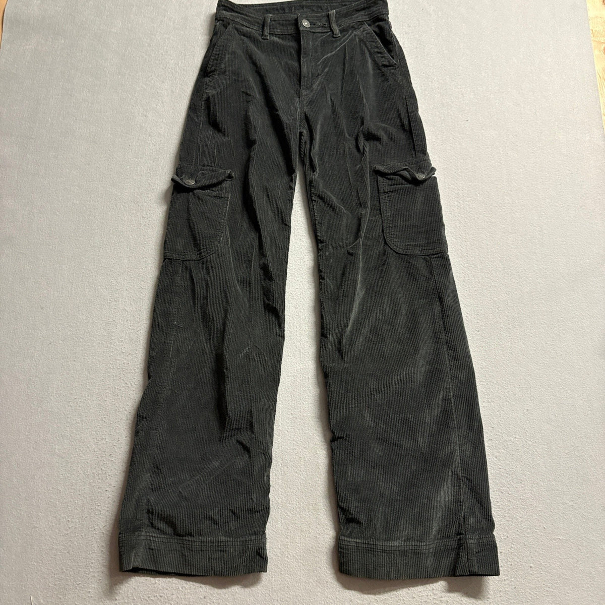 American Eagle Corduroy Cargo Pants Womens Size 00 Regular Gray Wide Leg Stretch