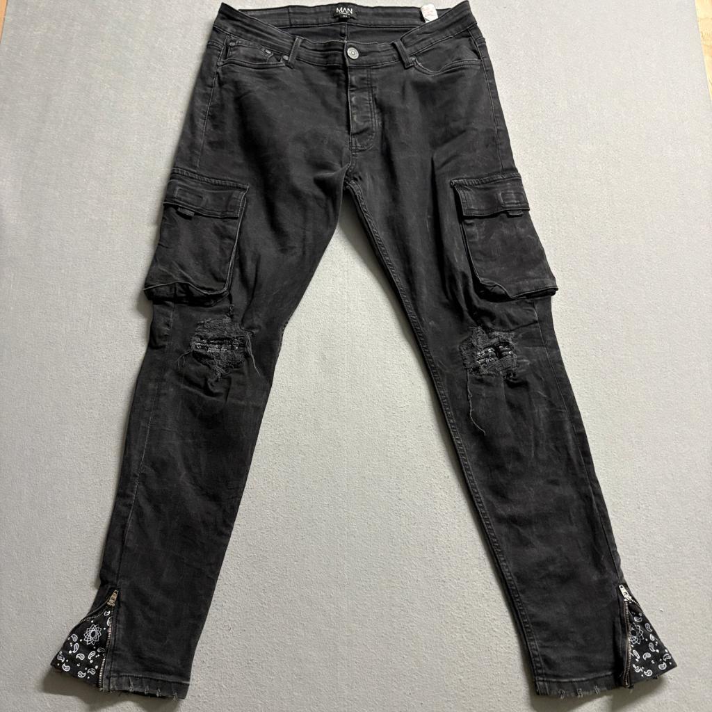 BoohooMAN Cargo Jeans Mens 34 Black Distressed Skinny Ankle Zip Paisley Insert