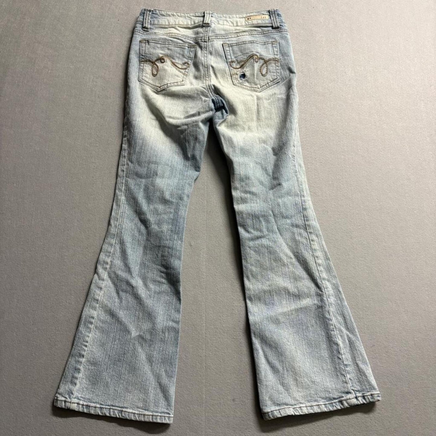 LEI Sophia Hiphugger Flare Jeans Womens 5 Short Light Wash Distressed Denim Y2K