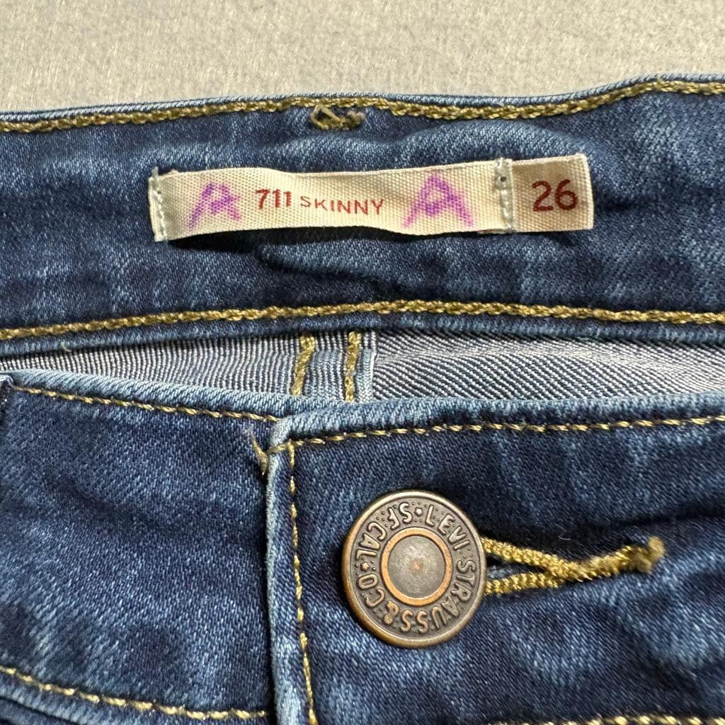Levi's 711 Skinny Jeans Womens 26 Blue Denim Stretch Dark Wash Mid Rise
