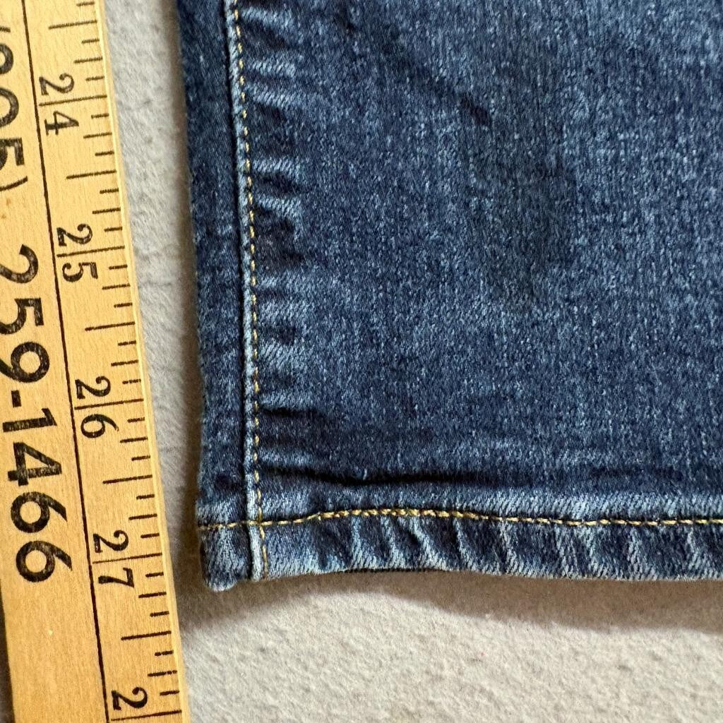 Levi's 711 Skinny Jeans Womens 26 Blue Denim Medium Wash Stretch Pants W26 L28