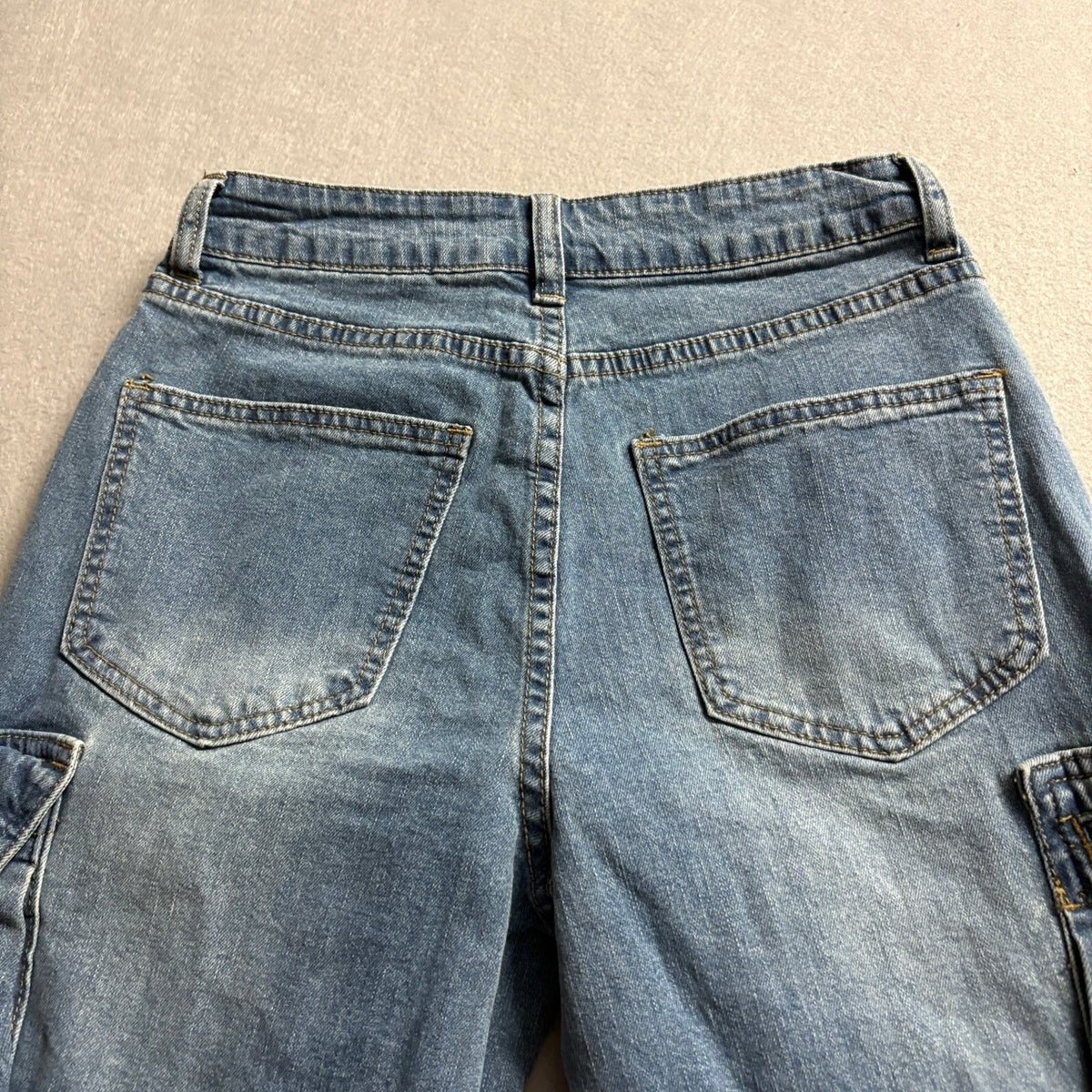 Unbranded Women Blue High Rise Wide Leg Cargo Jeans Size 2 Raw Hem Utility Denim