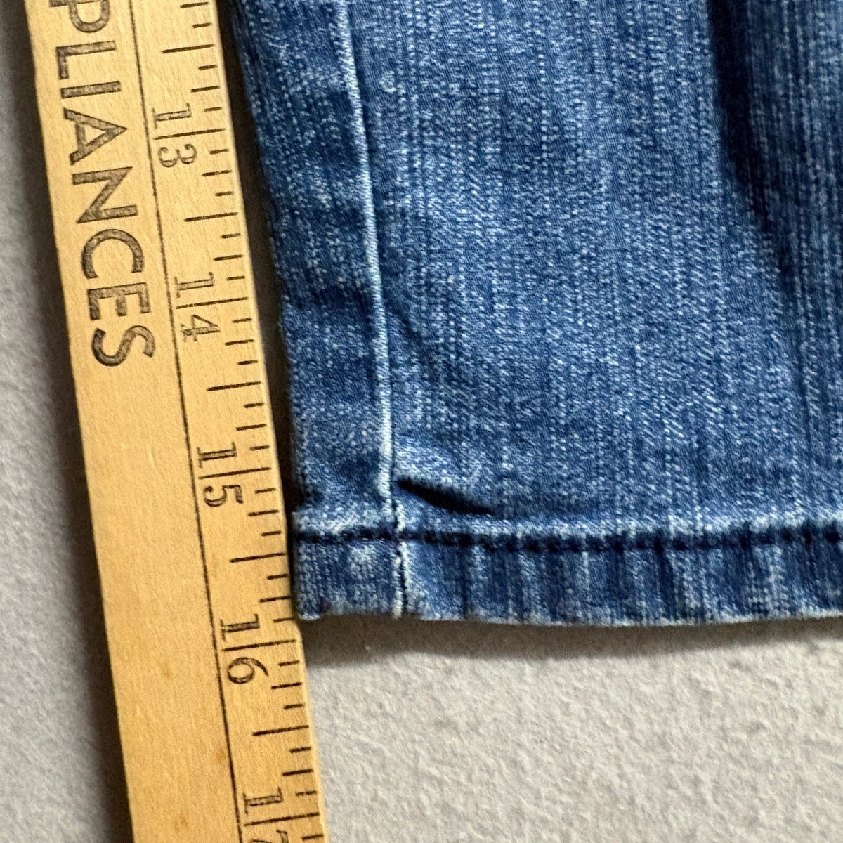 Gloria Vanderbilt Amanda Skimmer Denim Shorts Womens Size 12 Blue Jean Capris